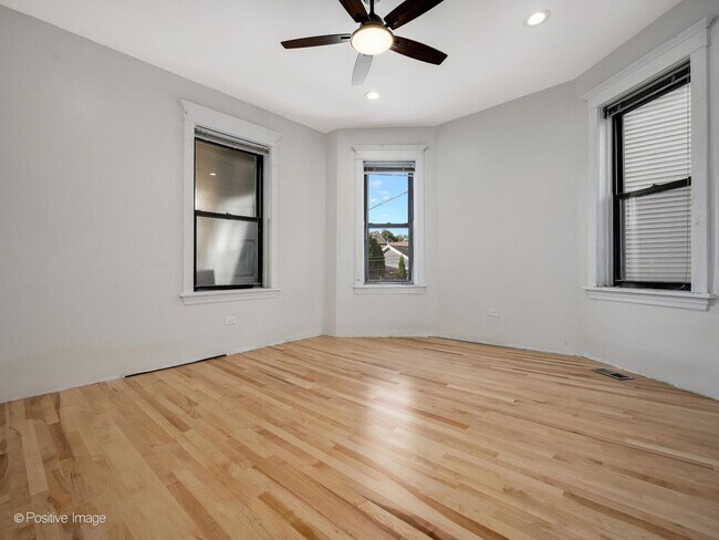 Building Photo - 2415 W Warner Ave
