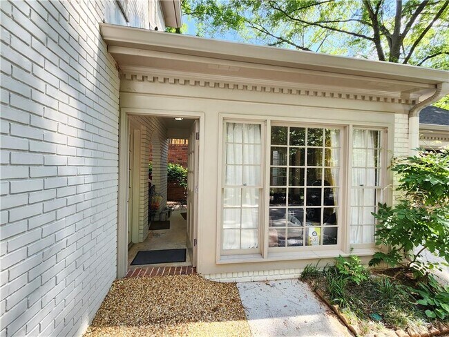 Building Photo - 943 Barton Woods Rd NE