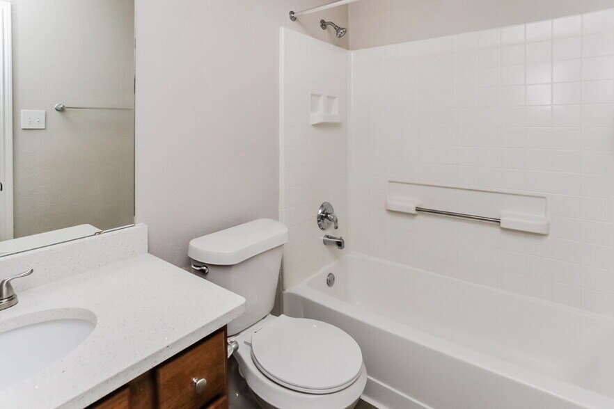 Building Photo - 145 Redbud Dr