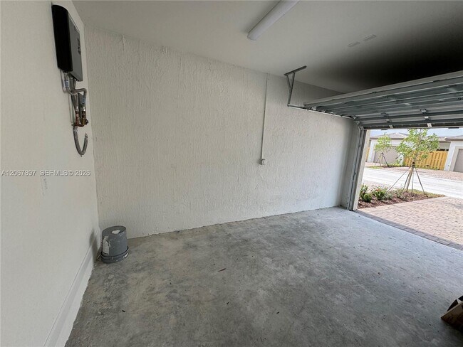 Building Photo - 26422 SW 148th Ct