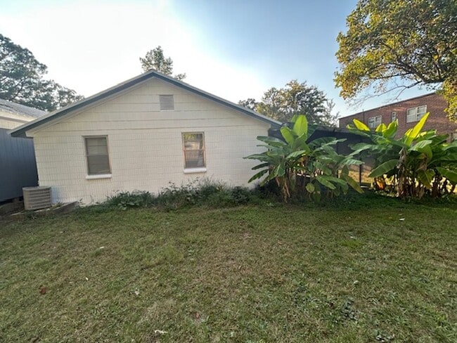 Building Photo - Call Property Manager Tonia Rollins at (50...