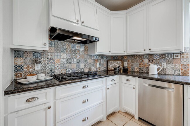 Building Photo - 5722 Ballina Canyon Ln