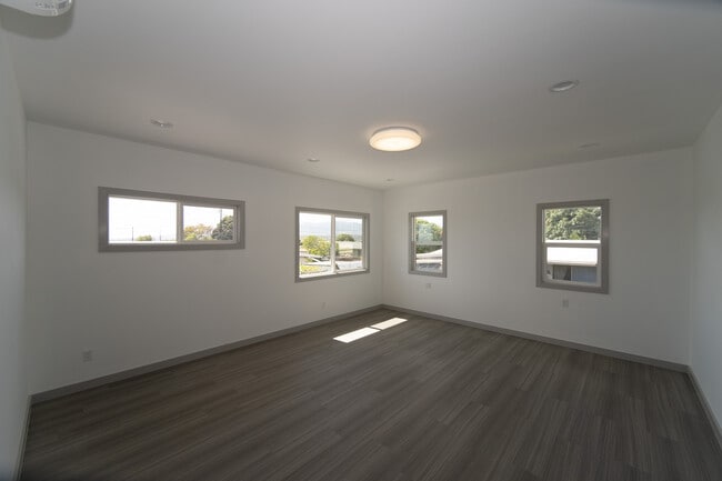 Building Photo - 733 Hoopai St