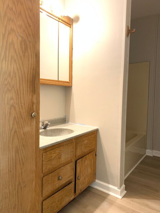 Building Photo - 3bed/1bath house