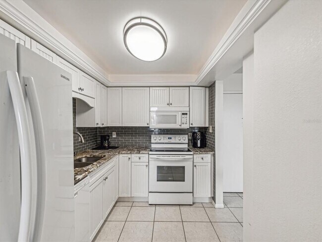 Building Photo - 255 Dolphin Point