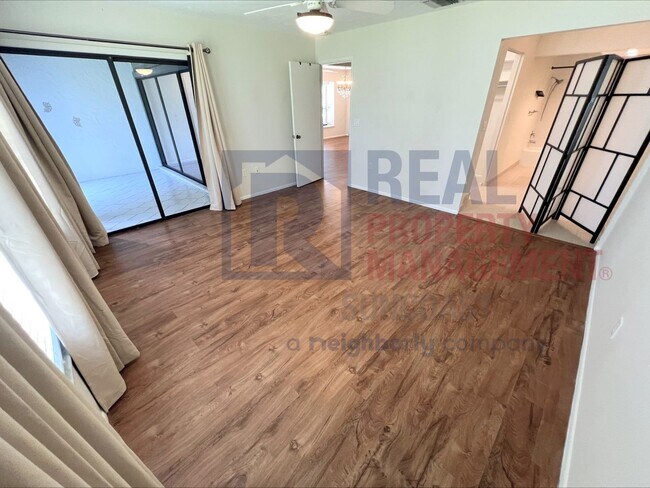 Building Photo - 936 N Beneva Rd