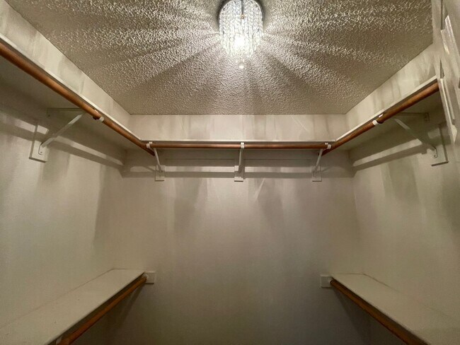 Building Photo - Stylish 3-Bedroom Home with Spacious Backyard & Modern Comforts