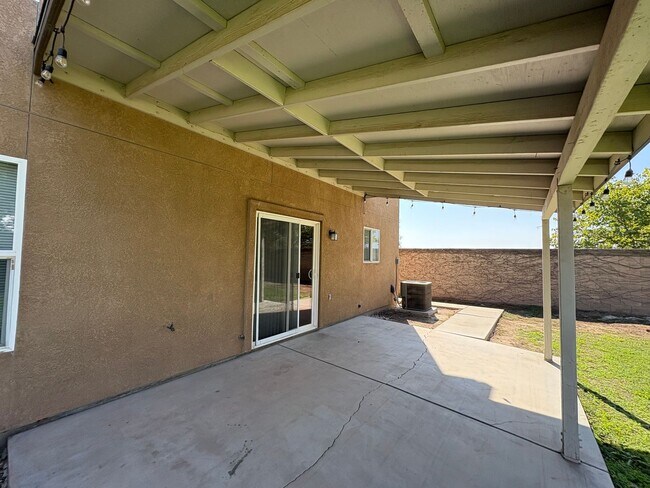 Building Photo - Beautiful home Ready to move in.