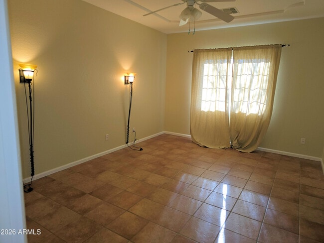 Building Photo - 600 E Desert Canyon Rd