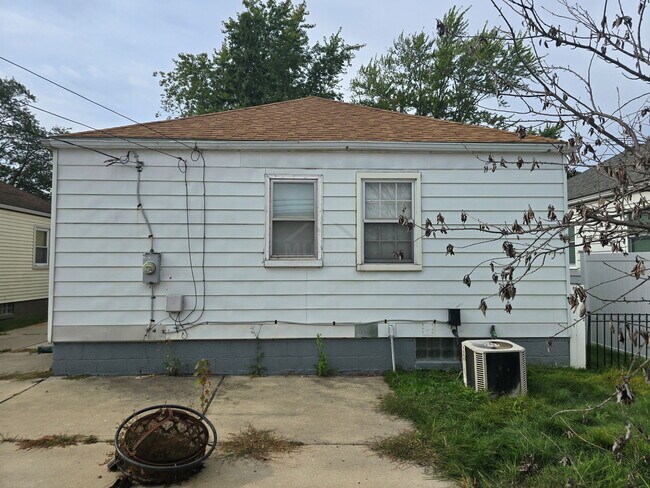 Building Photo - 14734 Cicotte Ave