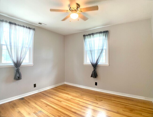 Building Photo - 313 Verdun Dr