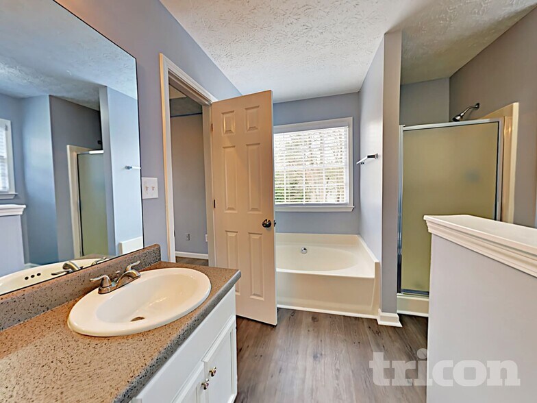 Building Photo - 313 Willow Bend Dr