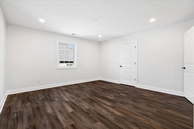 Building Photo - 413 Weston Park