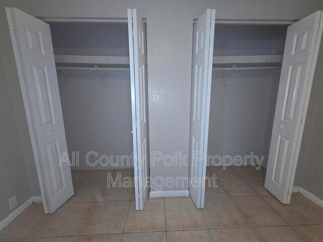Building Photo - 709 Pineville Ln