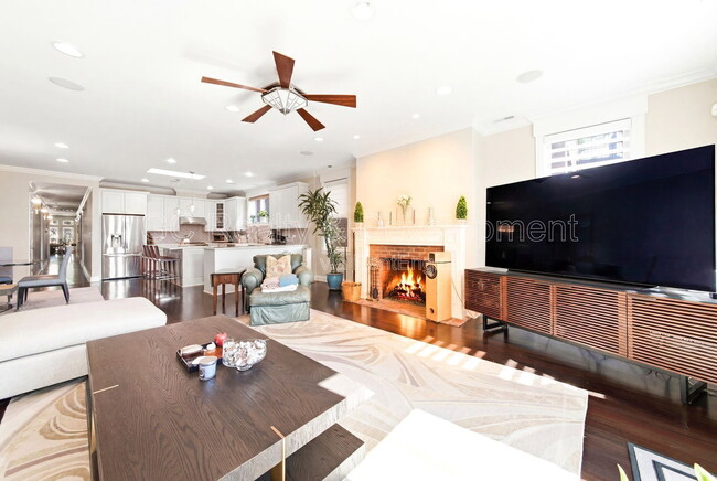 Building Photo - 3934 N Janssen Ave