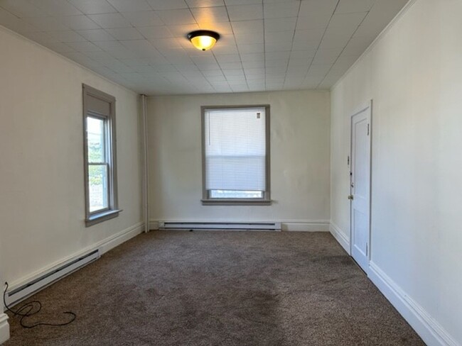 Building Photo - Welcome to this 1st floor cozy 1-bedroom, ...