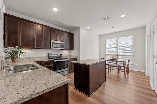 Building Photo - Beautifully Maintained 4-Bedroom Home in Waco with Thoughtful Layout
