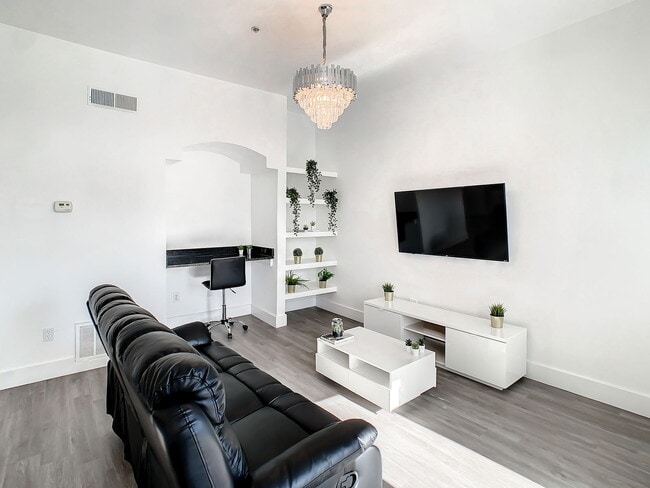 Building Photo - Westpointe Boulevard, Orlando, FL 32835 - 1 BR 1 BA condo