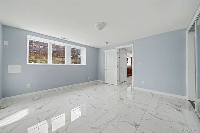 Building Photo - 635 E Lincoln Ave