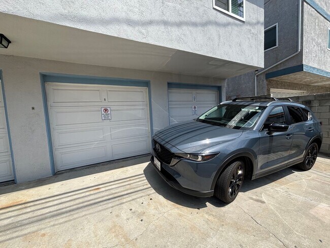 Building Photo - Quiet Back Unit with Garage and Washer/Dryer