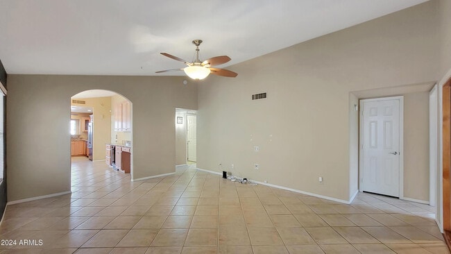 Building Photo - 8817 E Dahlia Dr