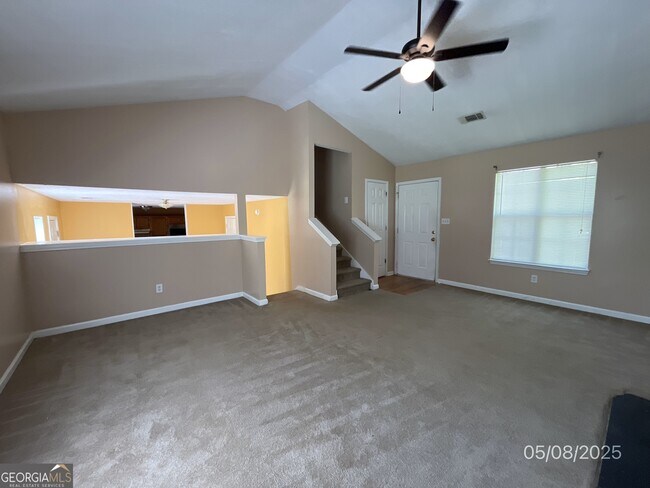 Building Photo - 260 Village Dr