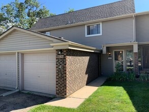 Building Photo - Spacious 3BR Townhome | 50 Yards to Coal Creek Trail!!