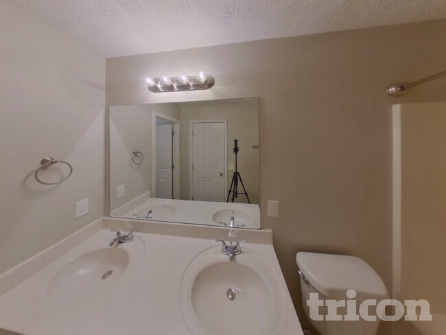 Building Photo - 3415 Hardwood Dr