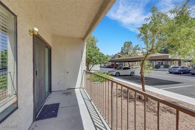 Building Photo - 1575 W Warm Springs Rd