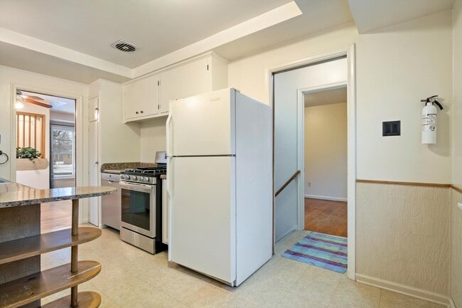 Building Photo - 17133 Delaware Ave