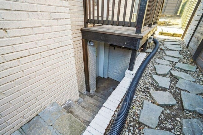 Building Photo - 5643 Clay Pl NE