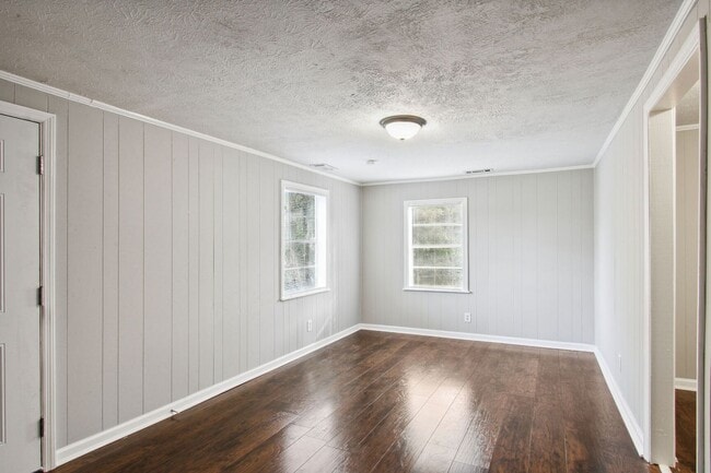 Building Photo - Large 2BR/2BA Eastside Savannah House For Rent