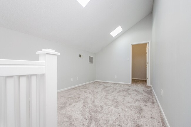 Building Photo - 2 Bedroom 2.5 Bathrooms in South Chesapeake