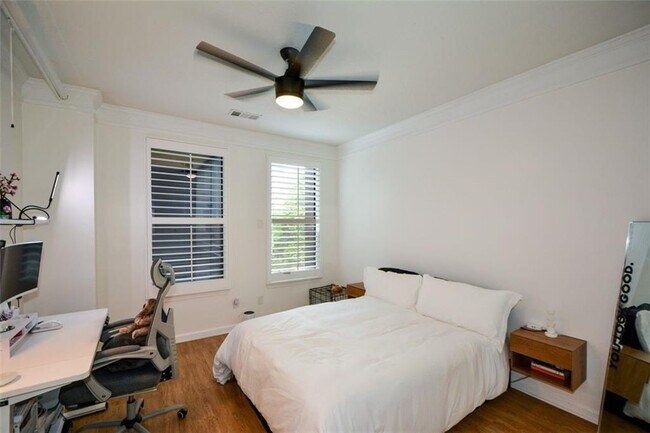 Building Photo - 400 17th St NW