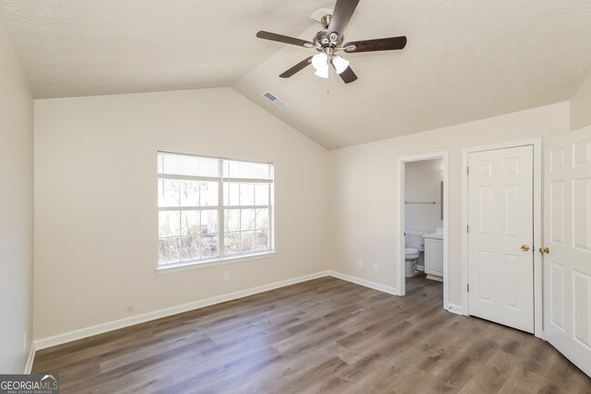 Building Photo - 145 W Village Ct