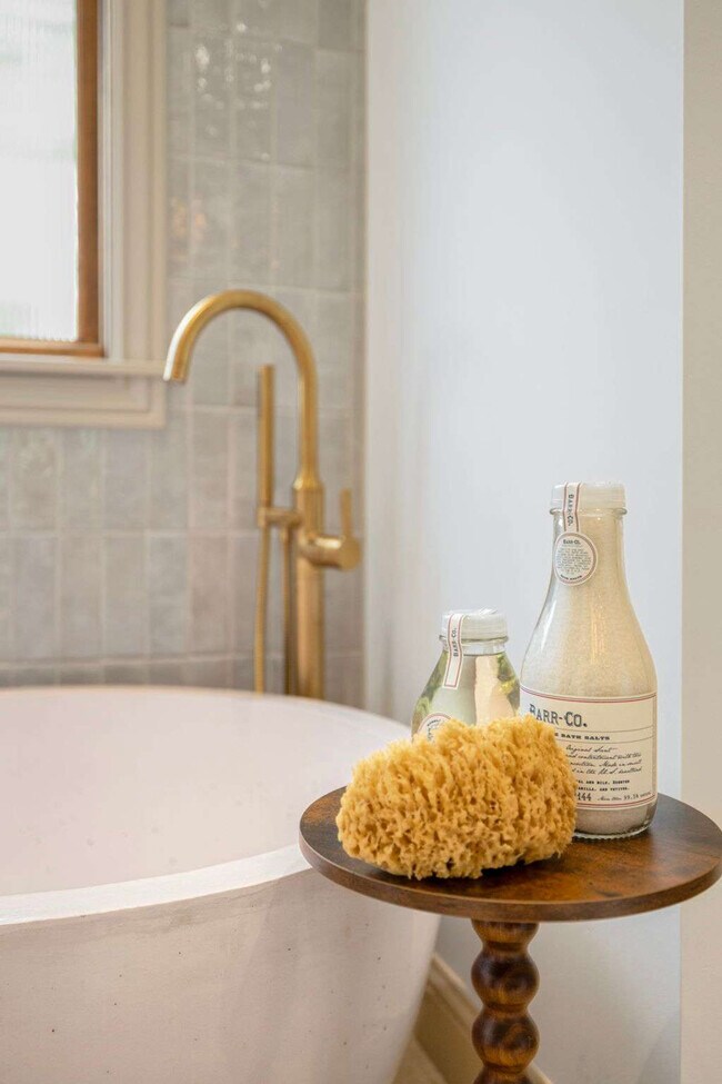 Building Photo - 501 NW B St