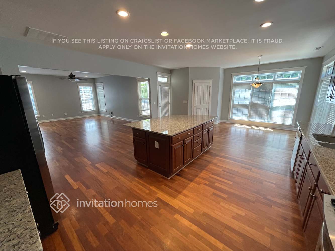 Building Photo - 15527 Barnsbury Dr