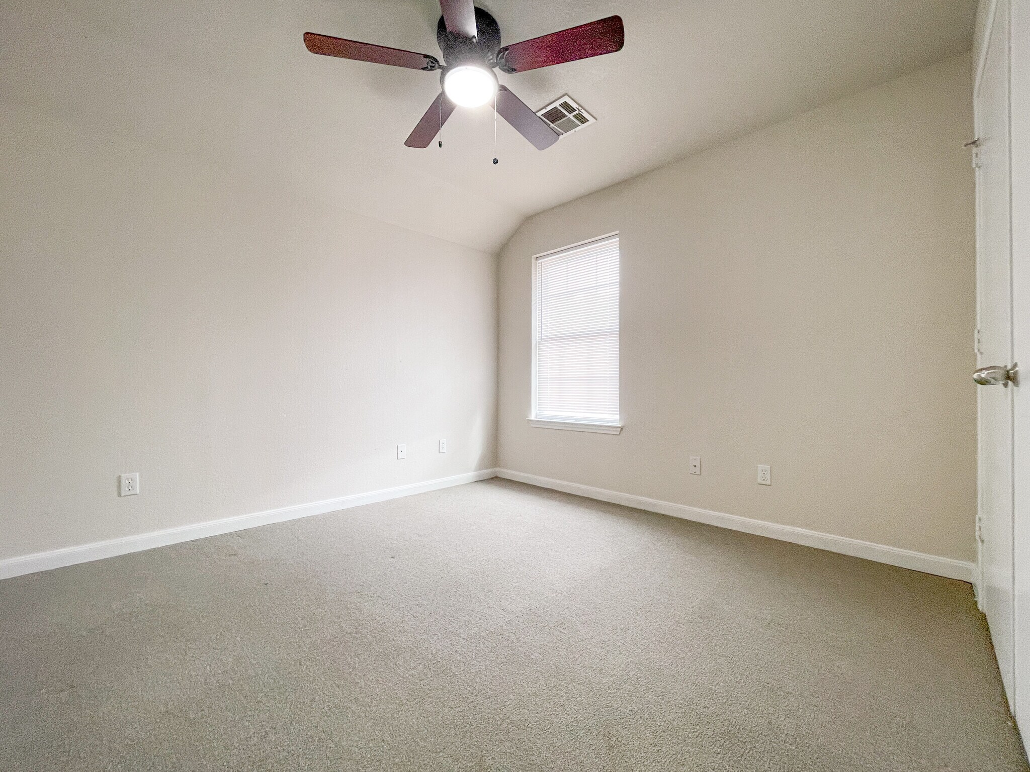 Building Photo - 506 3rd St