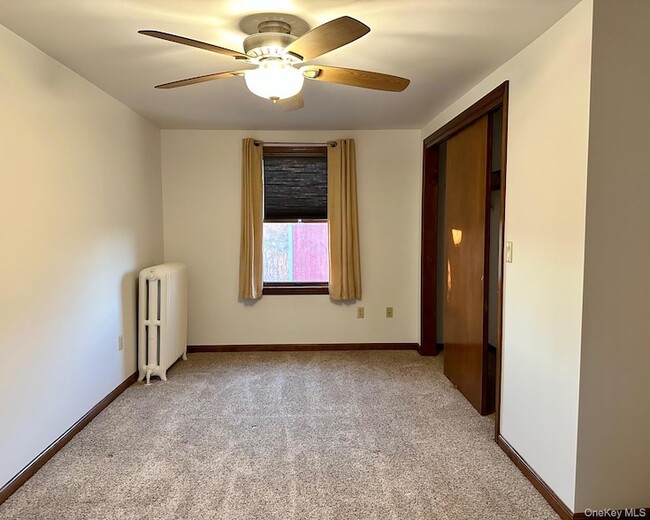 Building Photo - 273 Round Hill Rd