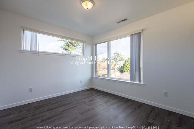 Building Photo - Tranquil Three Bedroom Retreat with Off-St...