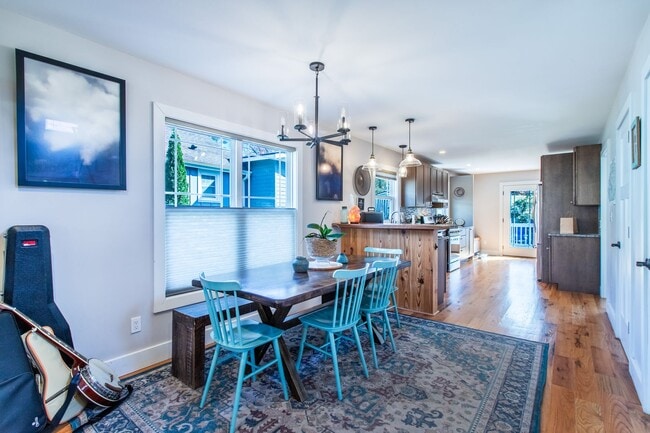 Building Photo - Fully Furnished