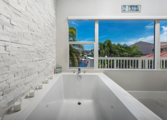 Building Photo - 3001 Jasmine Ct