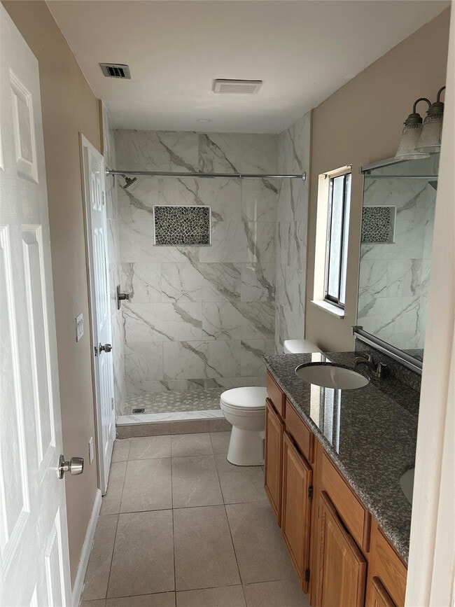 Building Photo - 4622 Holly Lake Dr