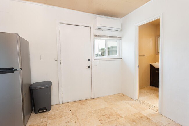 Building Photo - 1949 NE Barnett St