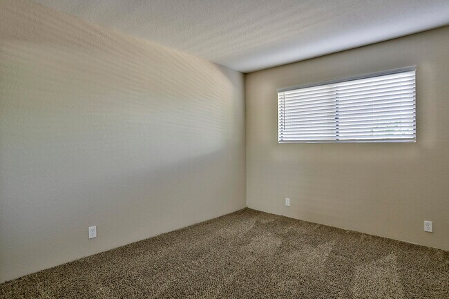 Building Photo - 2820 N Arcadia Ct