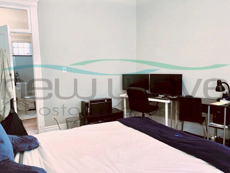 Building Photo - 50 Charlesgate E