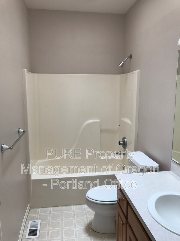Building Photo - 18031 Chickaree Dr