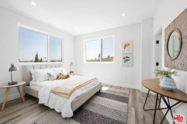 Building Photo - 1959-1952 Preuss Rd