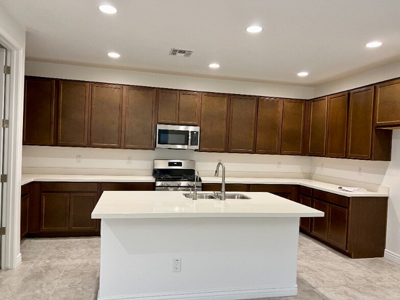 Building Photo - 12733 W Ocotillo Rd