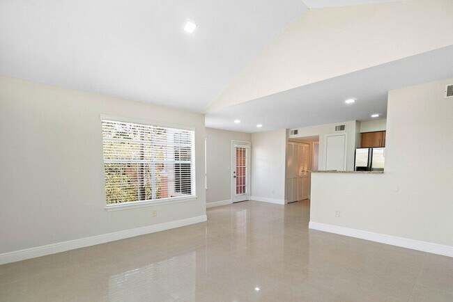 Building Photo - 1165 Crystal Way